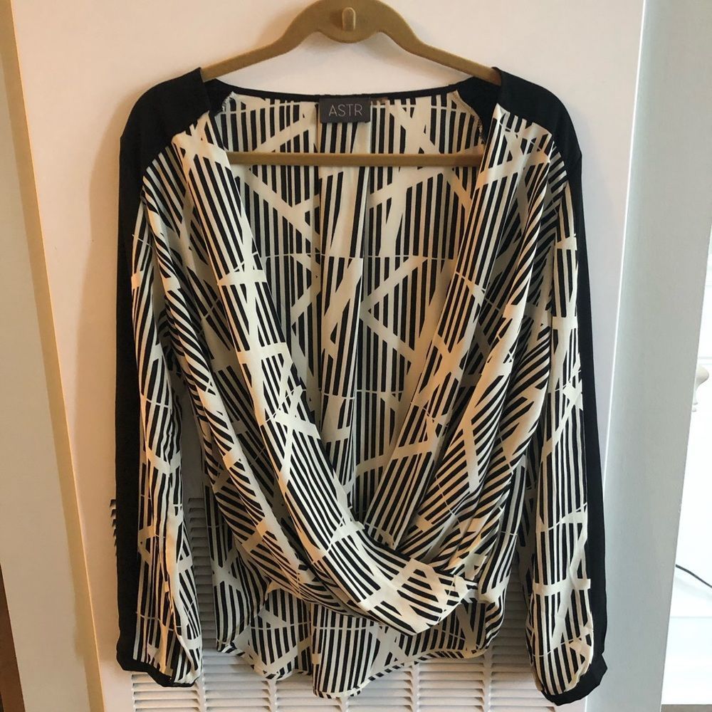 LIKE NEW ASTR top